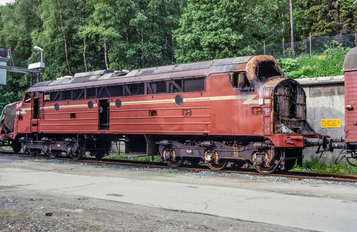 Utrangert diesellokomotiv type Di 3 nr. 612 på på Marienborg ved Trondheim.