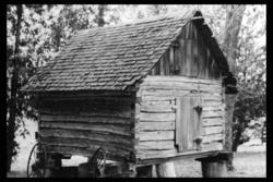 Tømmerhus eller stabbur brukt til oppbevaring av kornsorter