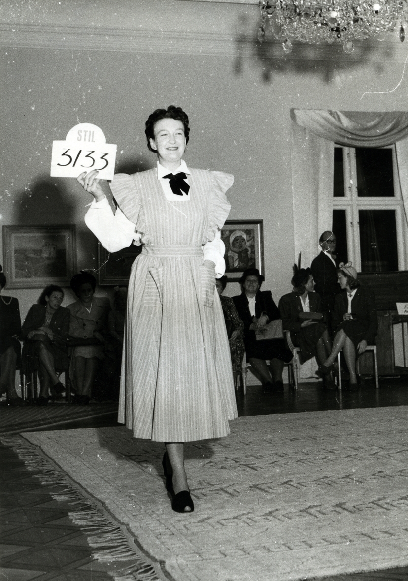 Modevisning i Kalmar runt 1950.
