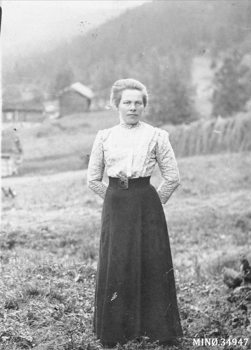 Portrett av kvinne. Ingeborg Bersvendsdatter Olsberg, født omkring 1890