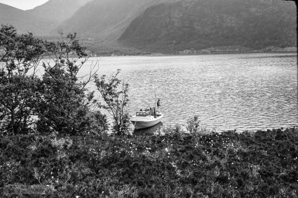 "Åsmunds film fra "speidartokt 19-20.06.1968".Sjarken til tannlege Hojem "Saltskåren" ved Hellandshamn.
