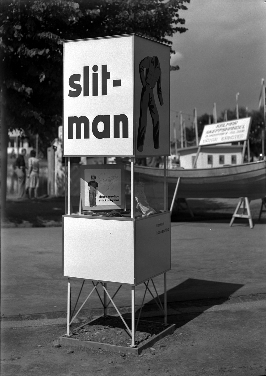 Hantverksutställningen 1947 i Kalmar. Monter för KF, Stillman Snickarbyxor.