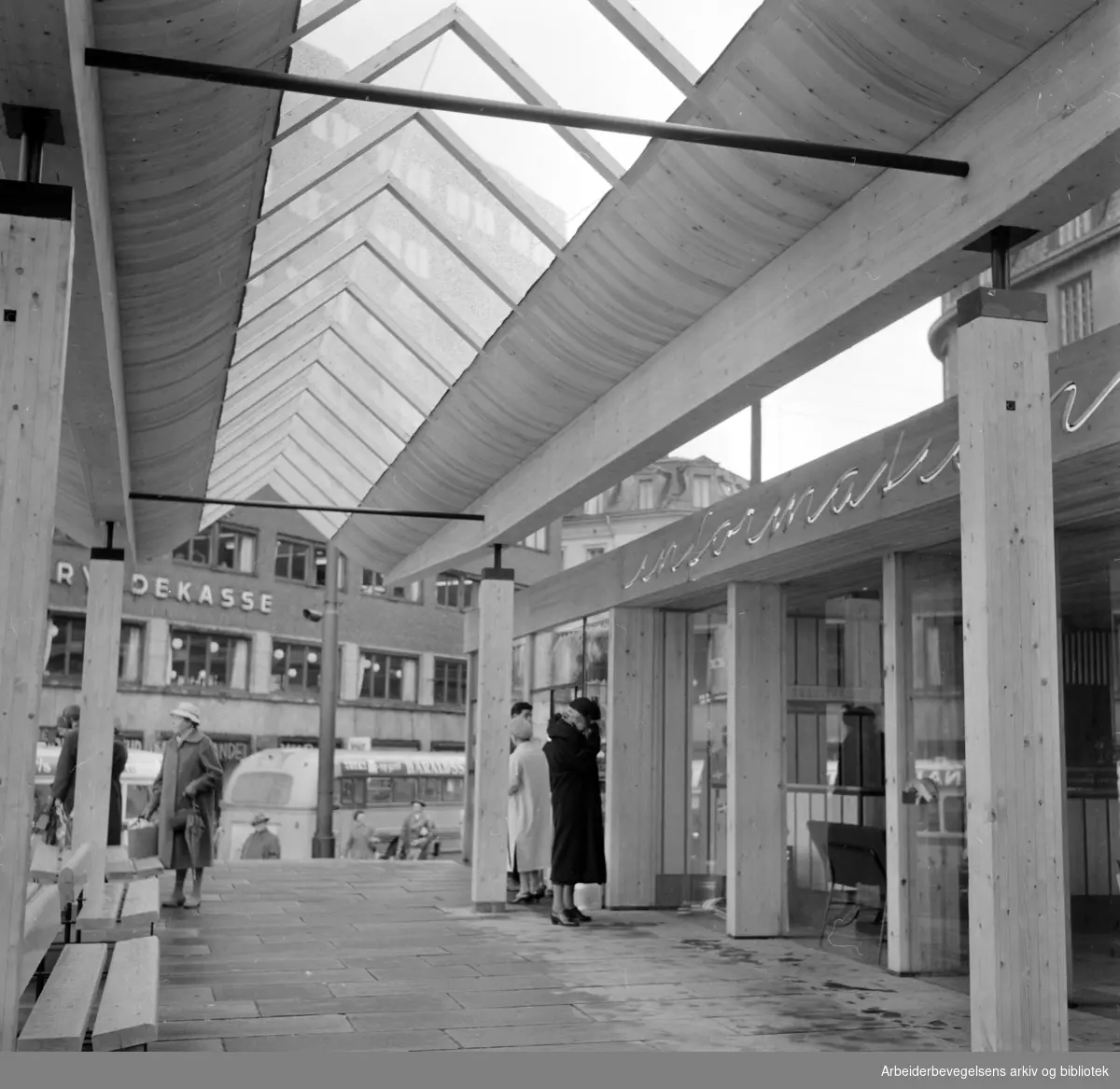 Reisetrafikkforeningens opplysnings paviljong. Mai 1959