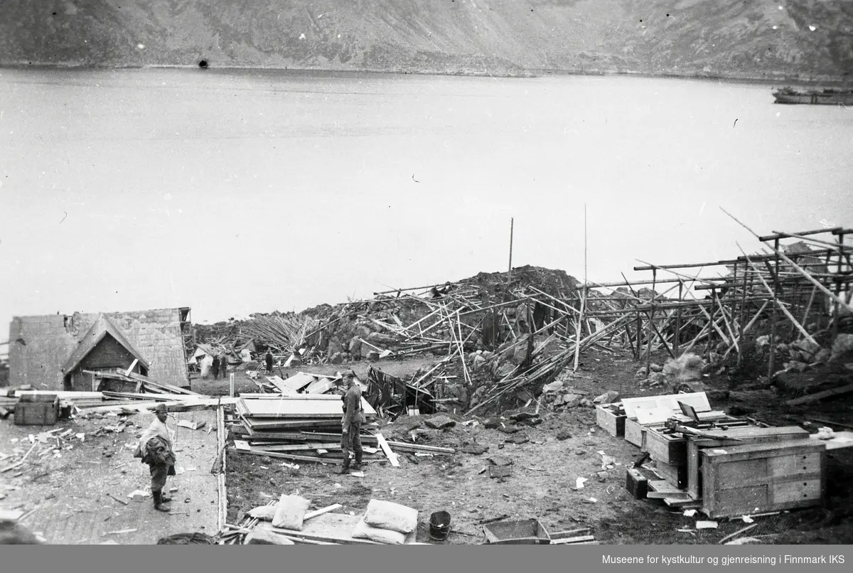 Honningsvåg. Ødelagte hus etter Storbombingen 14. juli 1942. En ...