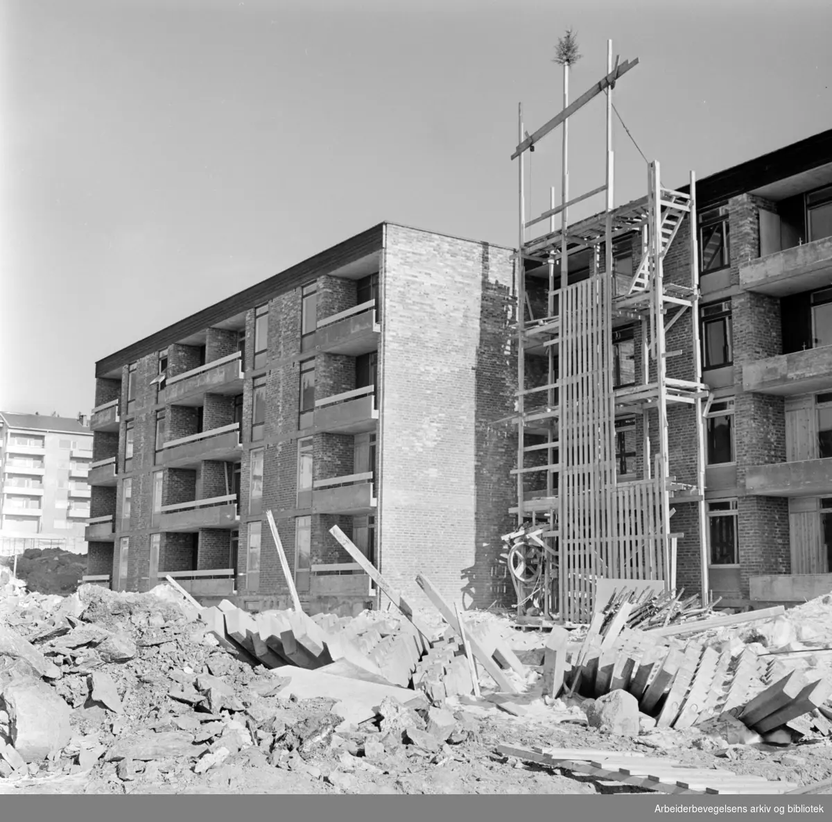 Linderudsletta. Nye boligblokker på Linderudsletta. Mars 1963