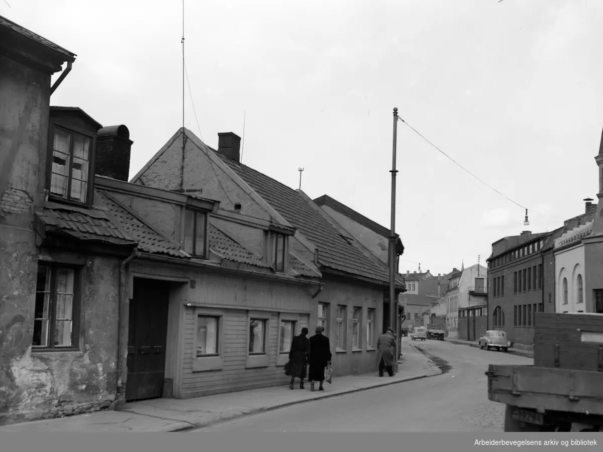 Lakkegata. April 1954