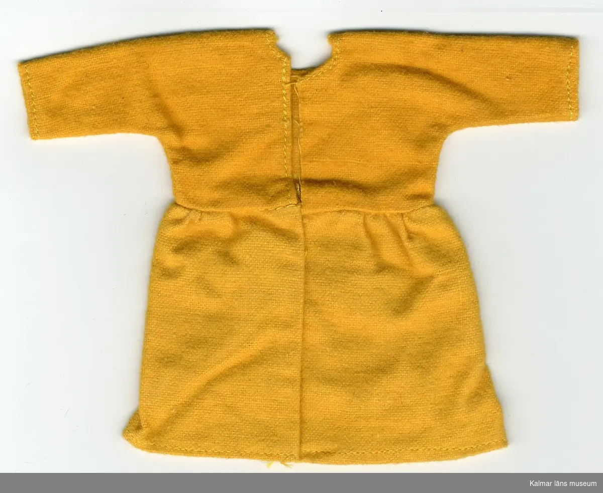 KLM 28082:102. Dockklänning, dam, av textil, bomull. Del av dräkt, består av klänning, gul. Nationaldräkt från: Dalarna.