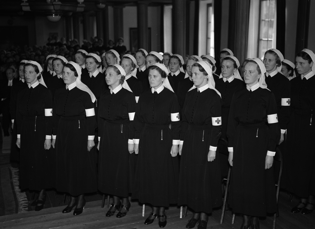 Nyutexaminerade sjuksköterskor på Uppsala sjuksköterskehems sjuksköterskeskola, kvarteret Sjukhuset