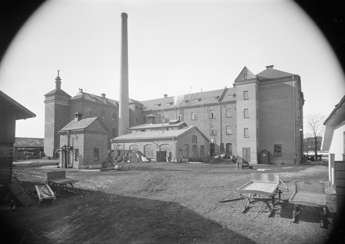 Jästfabriken från gårdssidan, Upsala Ångqvarns AB, kvarteret Ångkvarnen, Uppsala 1913