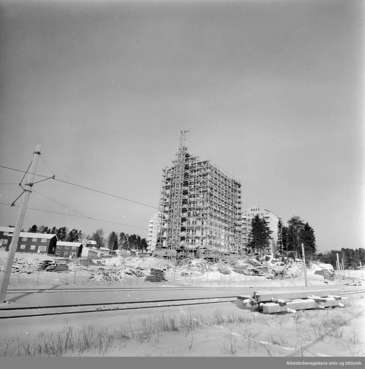 Bøler. Bøler får flere høbygg. Februar 1960.