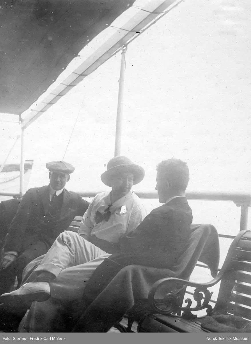 Konversasjon på dekk, fra båten mellom New York og Oslo, 1915