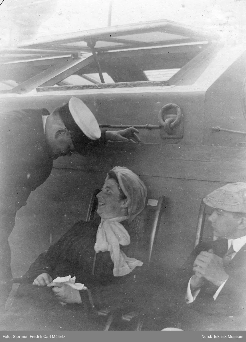 Konversasjon på dekk, fra båten mellom New York og Oslo, 1915