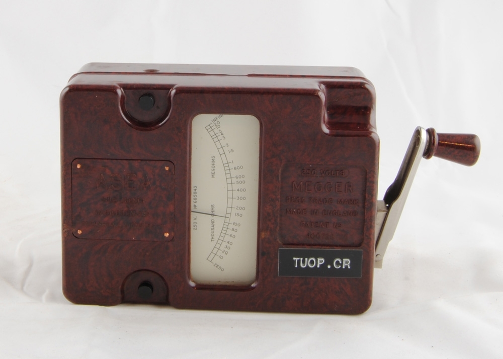 Megohmmeter - Järnvägsmuseet / DigitaltMuseum