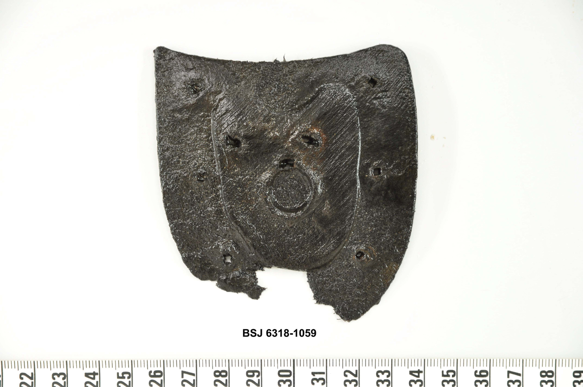 Fragment i lær, skosåler, funnet i Vågen i Bergen.