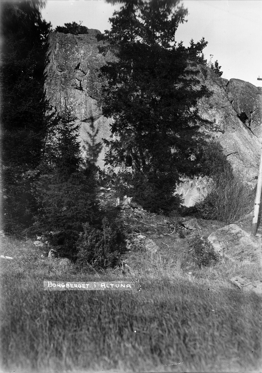"Västra sidan, stora stupet, av Borgberget i Altuna", Uppland 1923