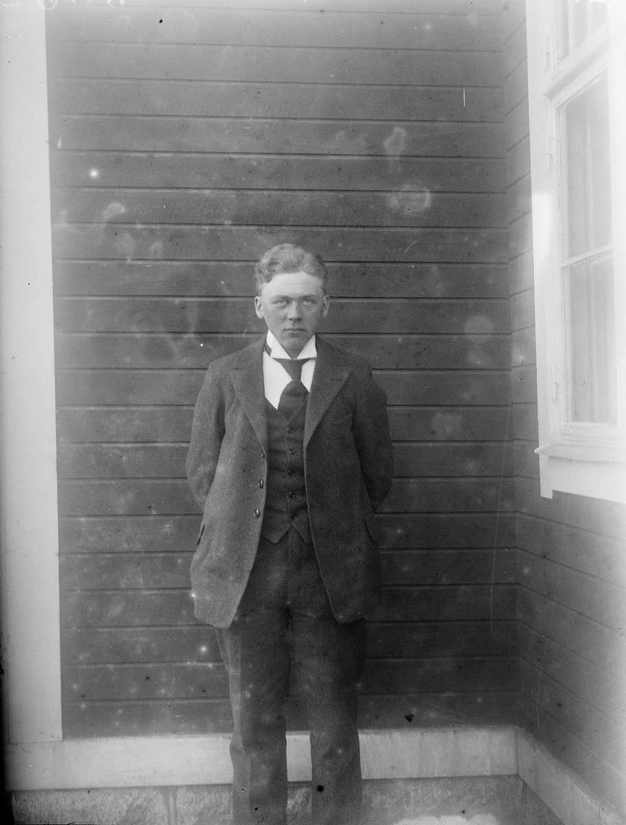 Montör David Larsson från Holmsta, Torstuna socken, Uppland 1924