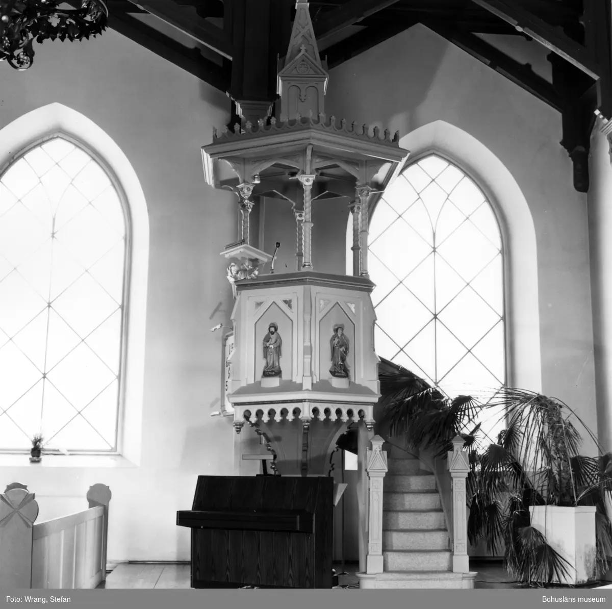 Text till bilden:"Grebbestads kyrka. Predikstolen".