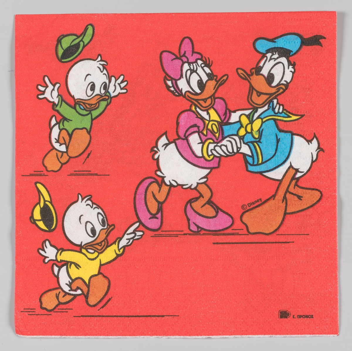 Donald Duck og Dolly danser mens Ole og Dole løper