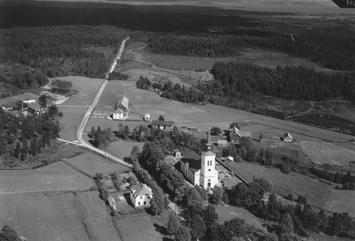 Flygfoto över Båraryd i Gislaveds kommun. Nr.G.2006