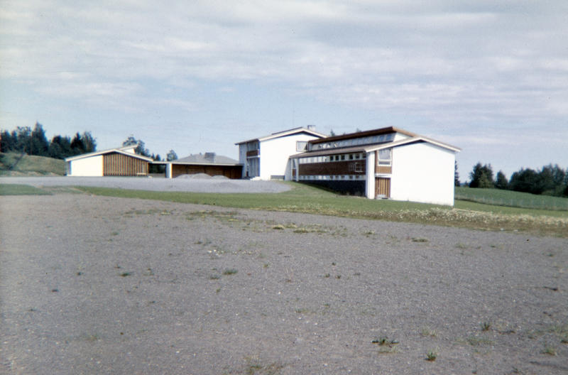 Bilde av Stavsberg skole i Furnes, fra 1960, før ombygging.