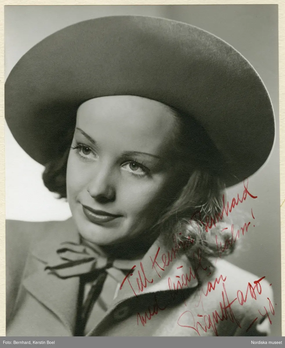 Porträtt av skådespelerskan Signe Hasso (1915–2002)