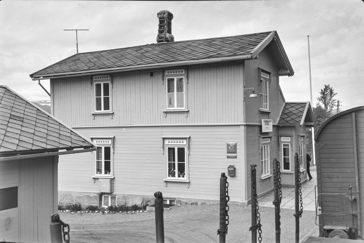 Underveisgodstoget fra Trondheim til Hamar over Røros, tog 5712, på Stensli stasjon.