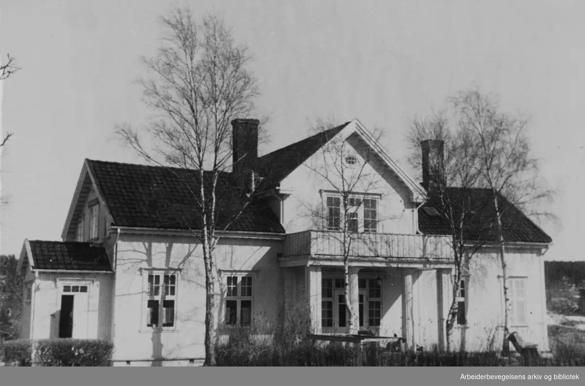 Abildsø. Hovedgård på Søndre Abildsø. April 1947