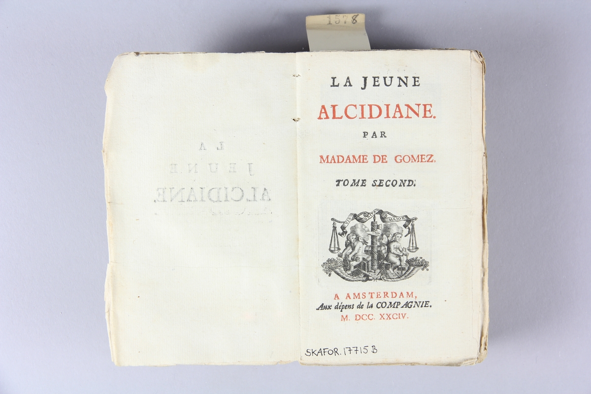 Bok, häftad, "La jeune Alcidiane" del 2. Pärmar av marmorerat papper, oskuret snitt.