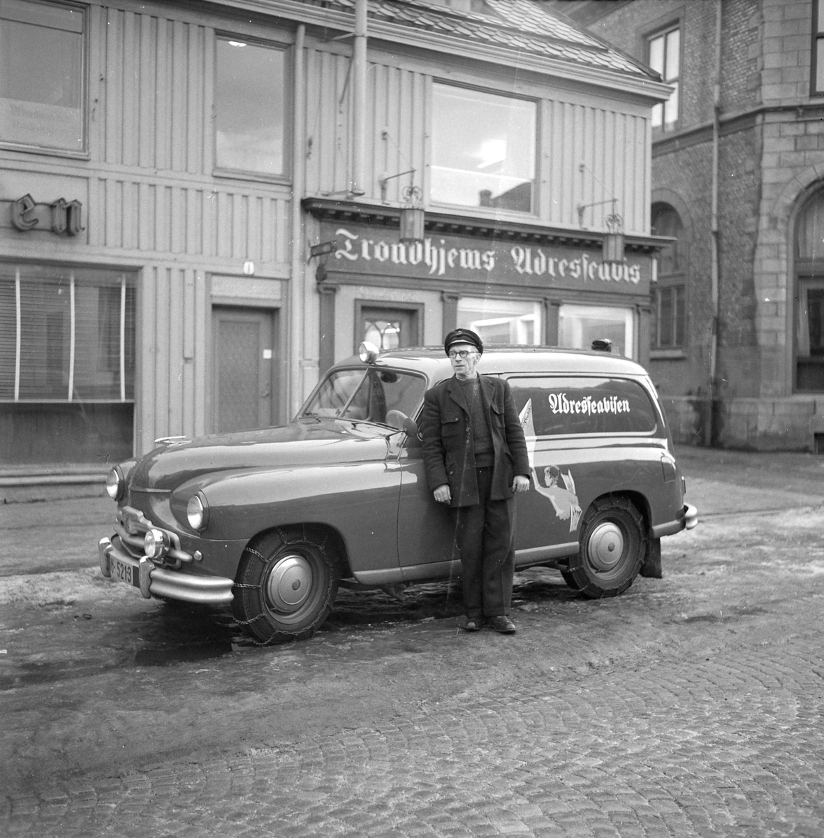 Bjarne Strand med Adresseavisens bil