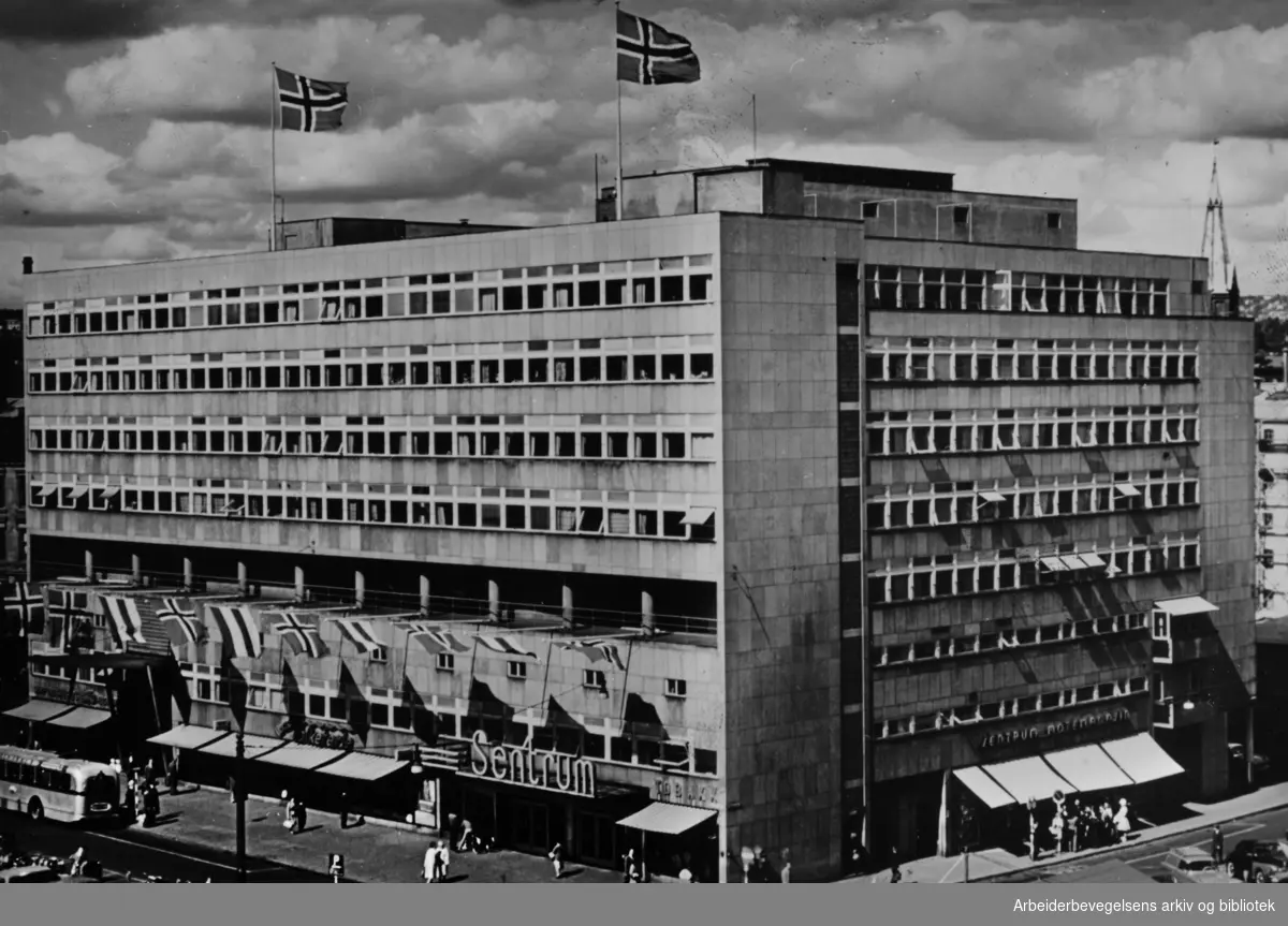 Oslo Arbeidersamfund. Oslo Arbeidersamfund vil markere 100 års jubileum i nyoppusset Samfunnshus. Februar 1964