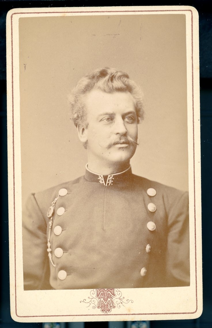 Kabinettsfotografi: Frans Claassen, i uniform.