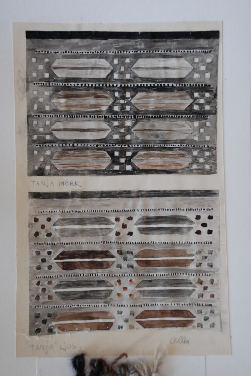 Förslag till mattor i rölakan komponerade av Anna Hådell. Med garnprover.