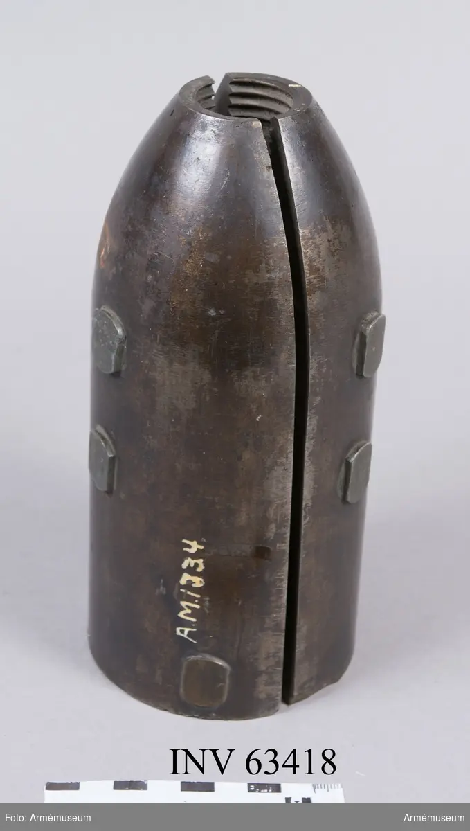 Grupp F II.
9 cm granatkartesch i två halvor. För 177 stycken blykulor till 9 cm (3") försökskanon. Enligt ritning den 13/4 1876.
1875-76 års skjutförsök.