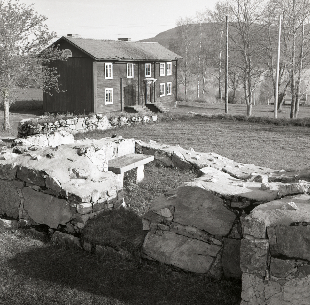 Hembygdsgården och kyrkoruinen, 1967 Hassela.