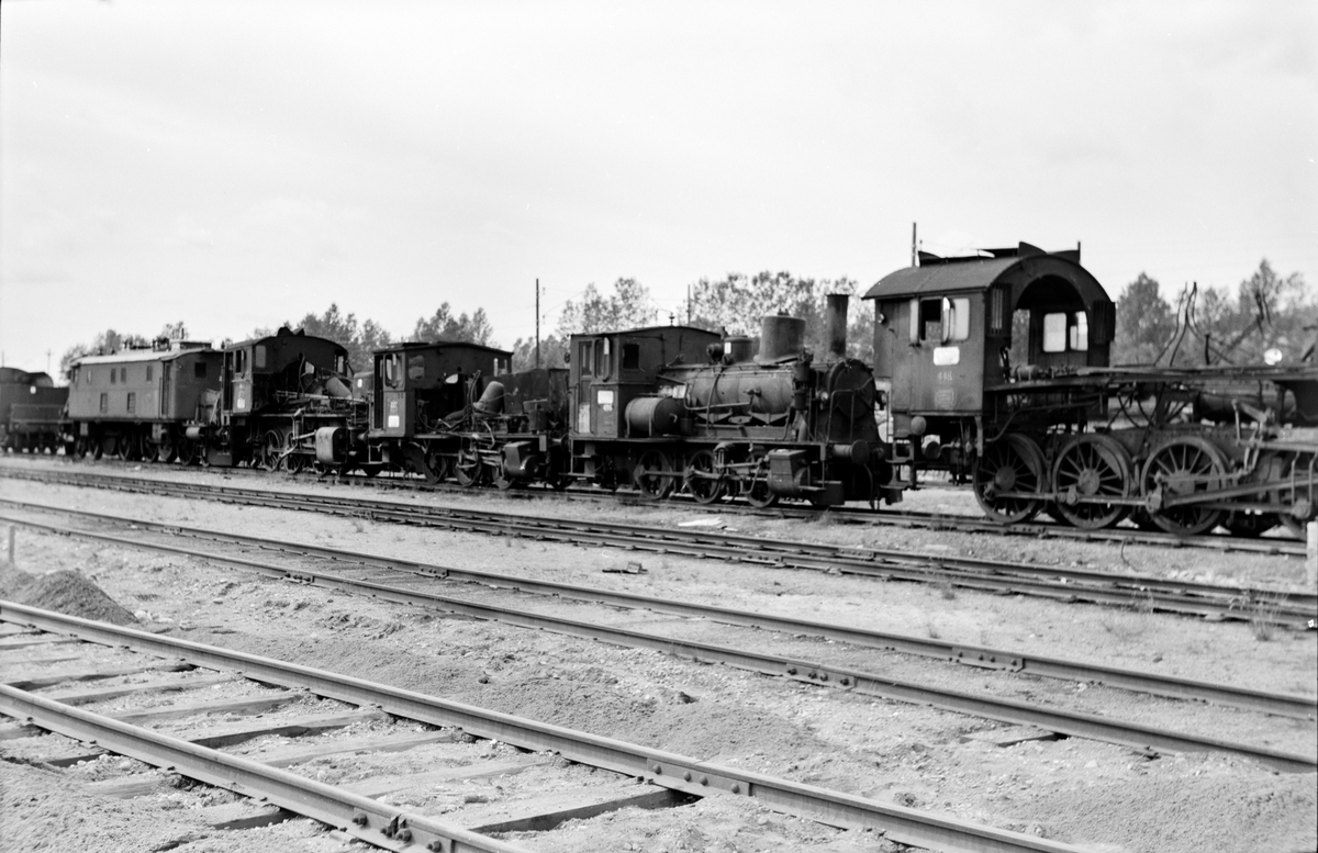 Hensatte og utrangert damplokomotiver på huggesporet på Grorud Verksted.