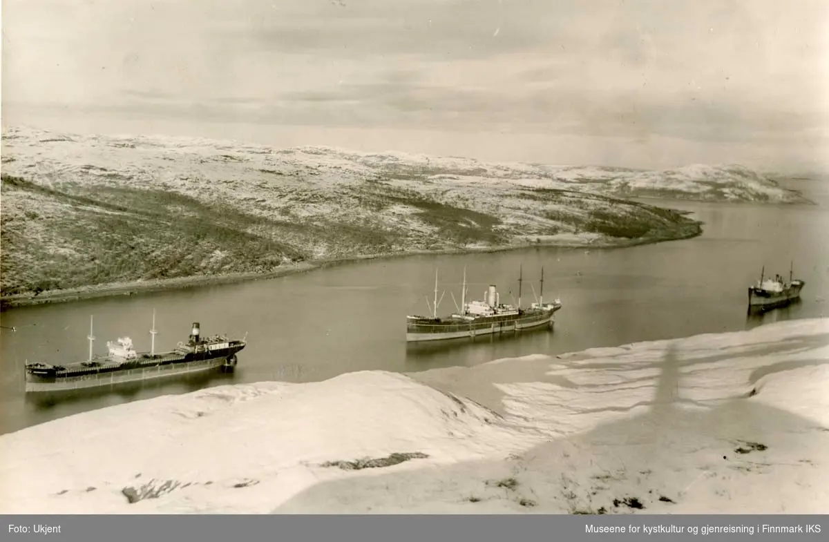 Kirkenes vinter 1906 - tre skip på havnen.