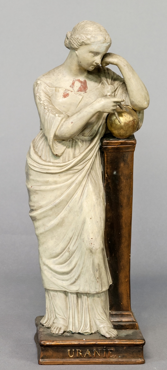 Statyett i terracotta, "Uranie".