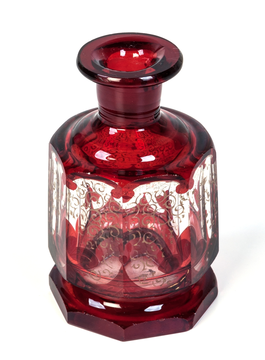 Parfymflaskor, 2 stycken, rött böhmiskt glas.