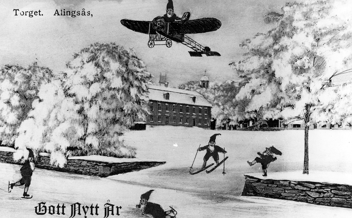 Julkort med motiv från Stora Torget i Alingsås, på bilden ser man nissar som åker skridskor, skidor samt en nisse som flyger ett flygplan. Kortet poststämplat 1916.