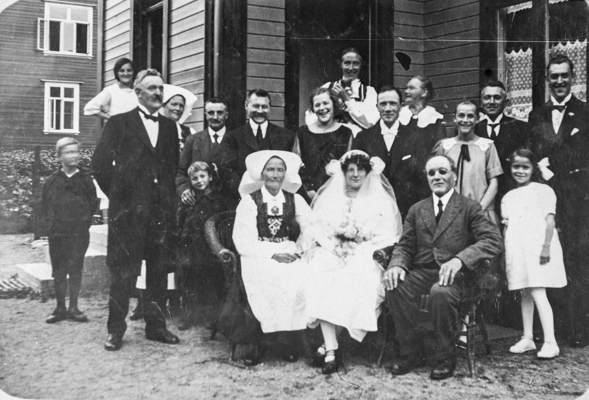 Bryllaup på Nyland i Odda i 1921.