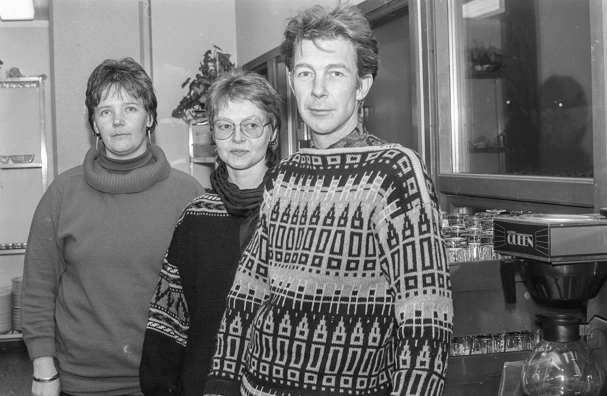 Follo faglige samorganisasjon. 8. mars komiteen. Fra venstre: Anne-Sol Simonsen, Berit Hammer/Hamre og Øivind Vold.