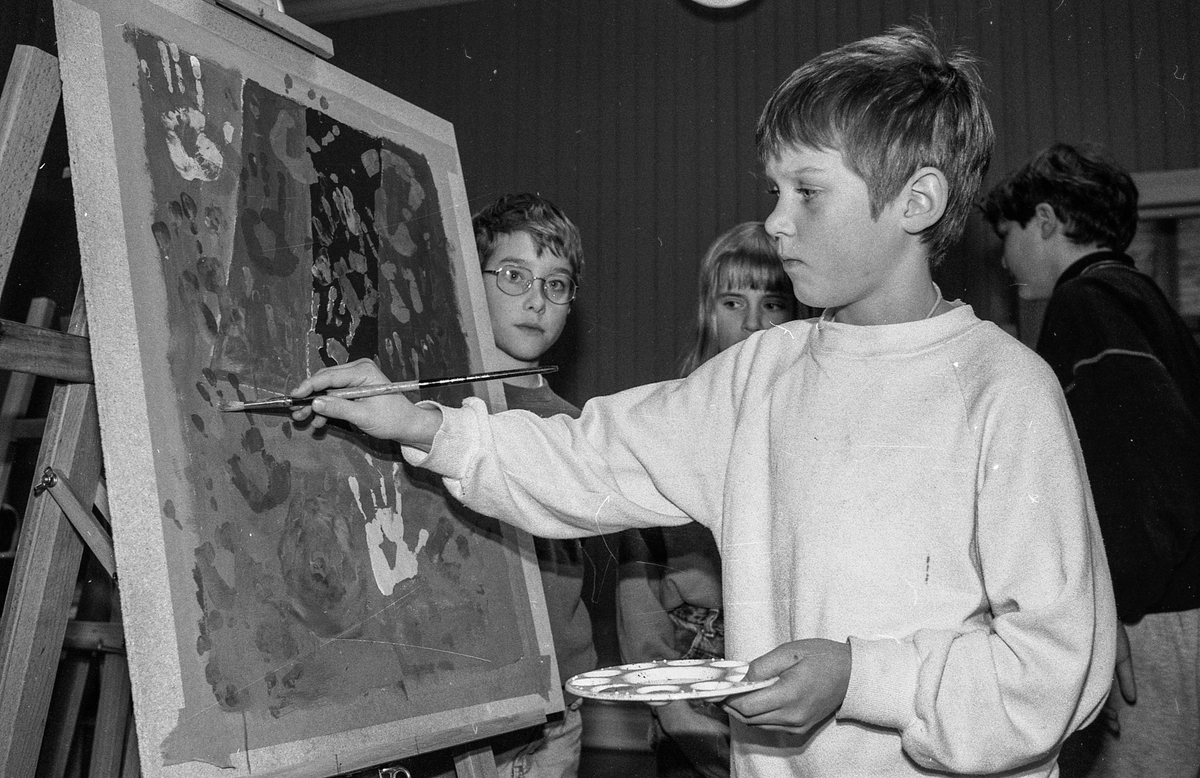Kunstskole for barn og unge på Kolbotn.
Øystein Kielland-Olsen ved staffeliet.