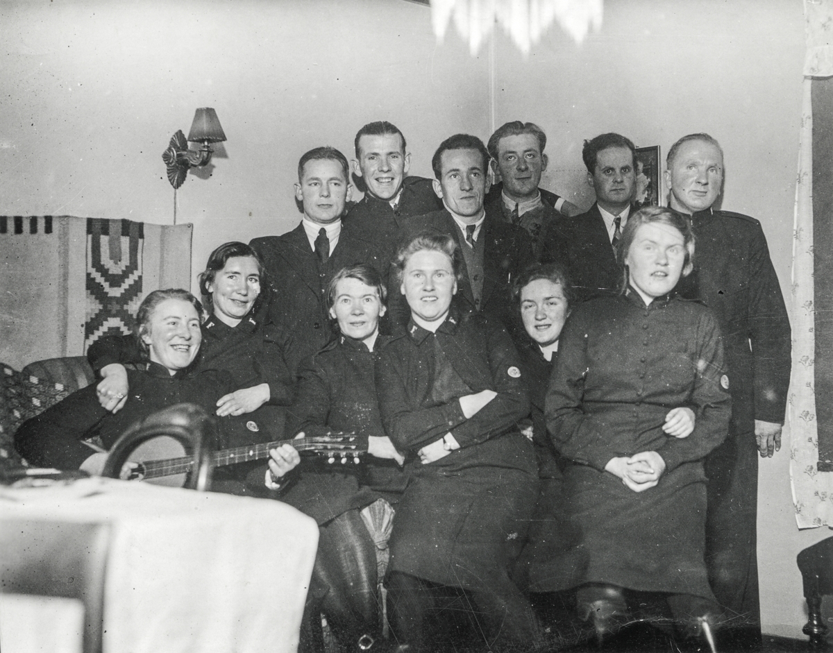 Soldatar frå Frelsesarmeen i Odda på 1940-talet.