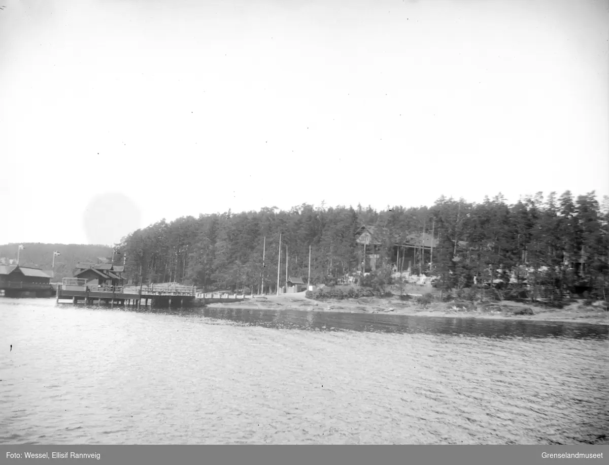 Strandlinje, muligens Bygdøy Sjøbad?, ca 1900.