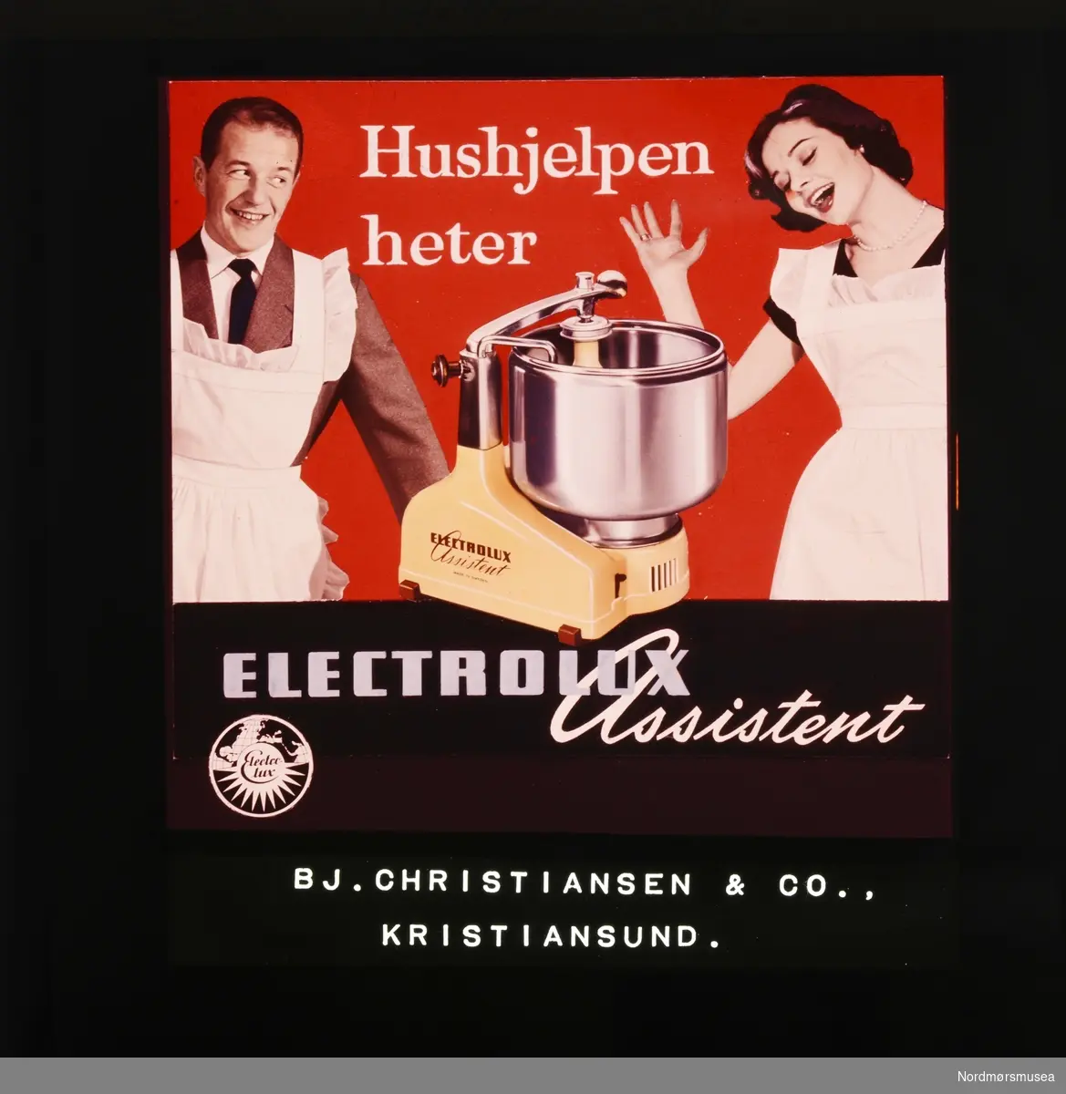 Kinoreklame for Electrolux Assistent kjøkkenmaskin, utført for firmaet Bj. Christiansen & Co. i Kristiansund. Fra en samling med kinoreklame i Kristiansund. Giver er Erling Sæther. Fra Nordmøre museums fotosamlinger.