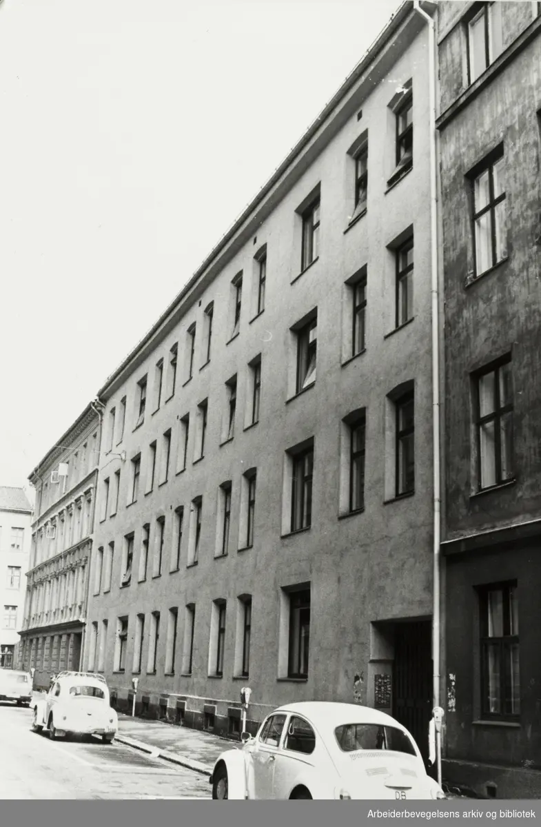Deichmans gate 4. Postverkets hybelhus. August 1977