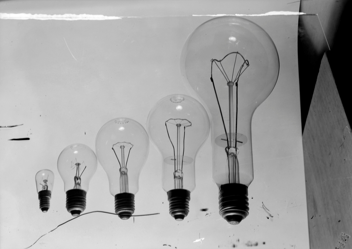 Produksjon av lyspærer fra Norsk Elektrisk Glødelampe fabrikk A/S (Noreg lampen)