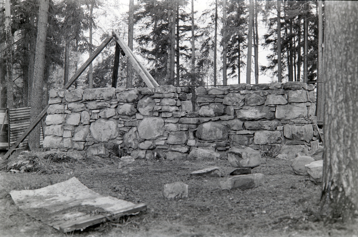 Pershagelåven, gjenreises på Domkirkeodden, steinmur, Pershagen husmannsplass unna Stor-Ihle.