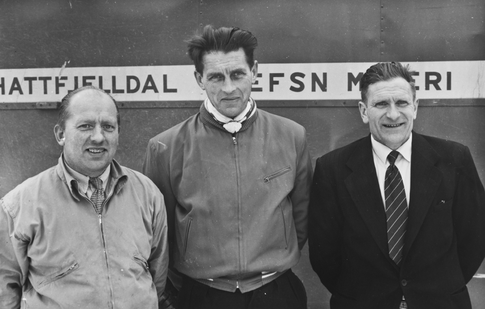 Melkebilsjåførene fra Hattfjelldal 1960.
Kåre Bolstad, Harald Gruben, Sverre Vollan