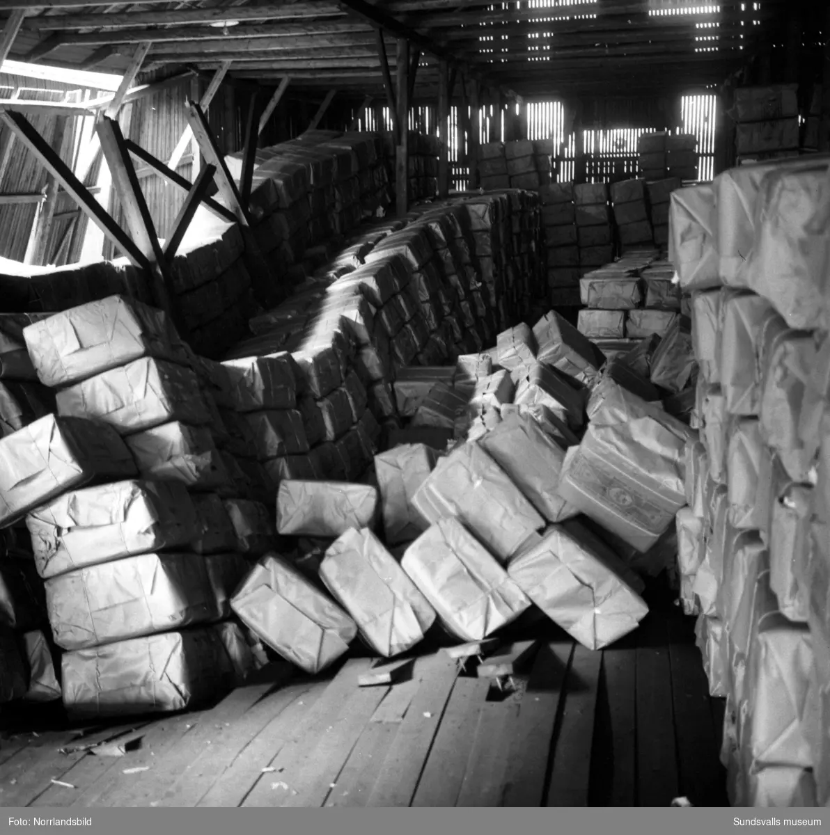 550 ton massabalar blev för mycket för magasinsbyggnaden på Östrand.